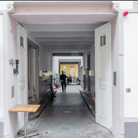 Huge Elegant Cosy Comfortable In The Heart Of The City Apartament